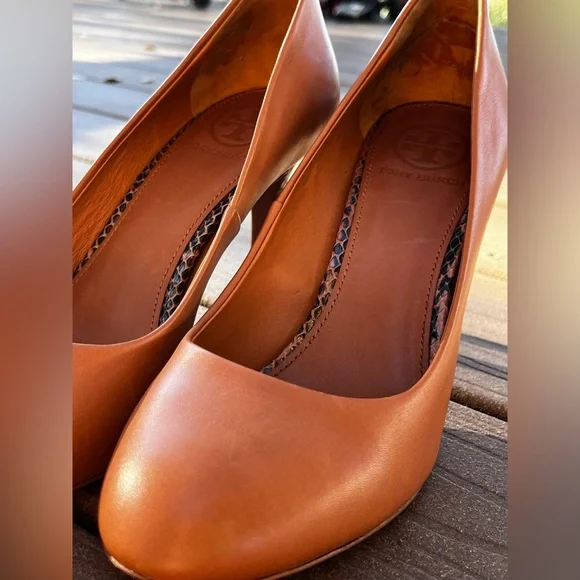 Tory Burch 🔥🔥🔥Rich Tan Leather Leopard Print accent pumps - Picture 8 of 12